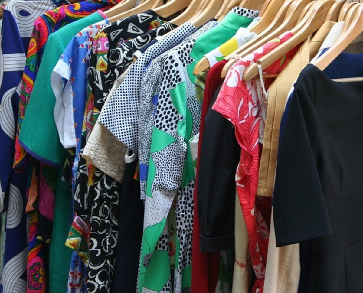 Vêtements sur pôle.